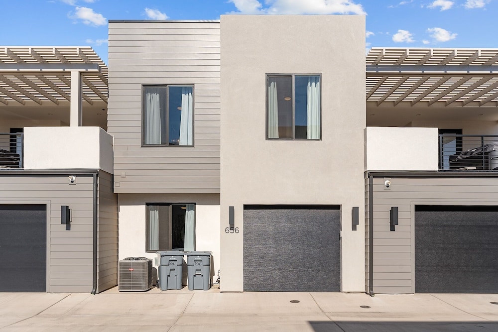 Desert Family Fun 4 Bedroom Townhouse view 5