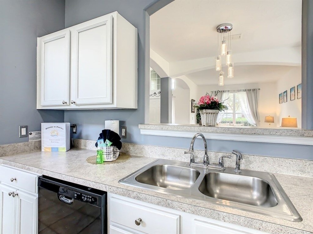 Elegant Emerald Island Getaway Pool, Spa & Games Close To Disney! 7 Bedroom Villa