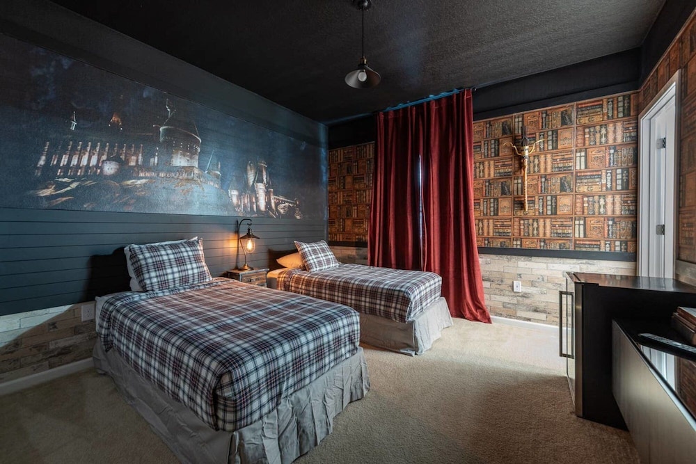 Stunning Luxury Home Near Disney - Image 3