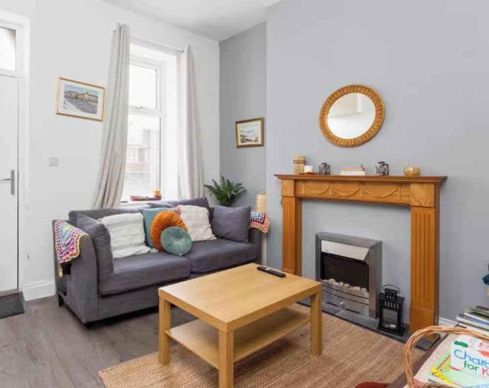 Large 4 Bed House - 4 Double Beds