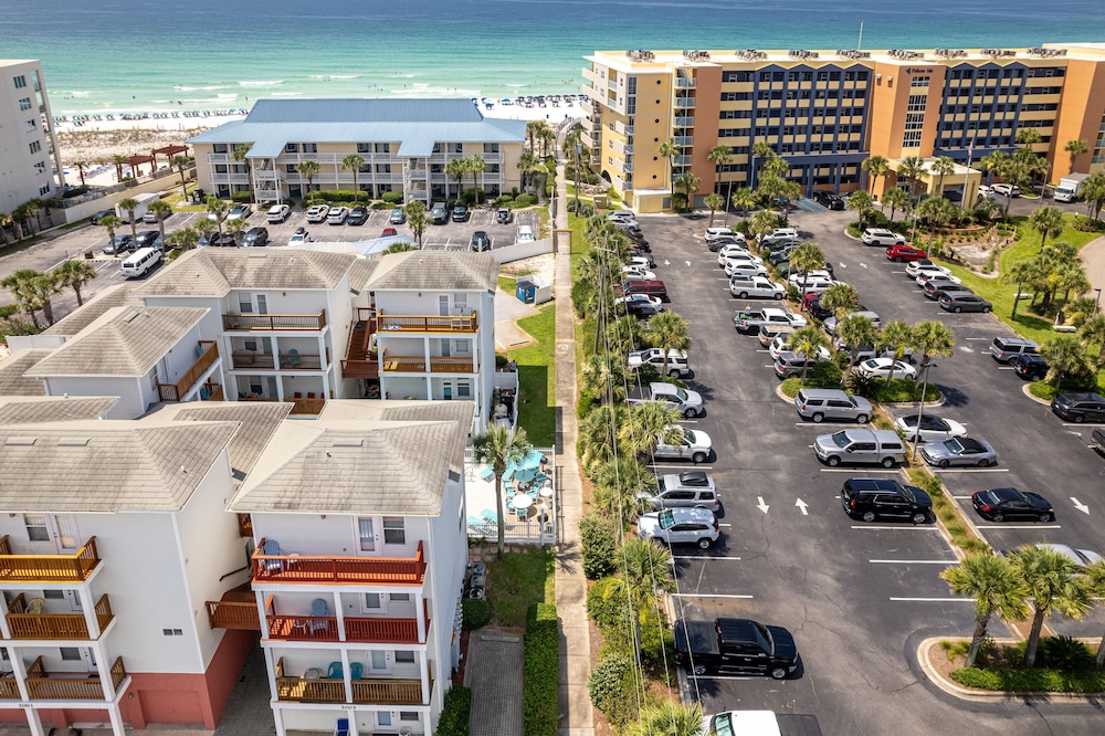 Sunset Cottage 1c 2 Bedroom Condo by RedAwning