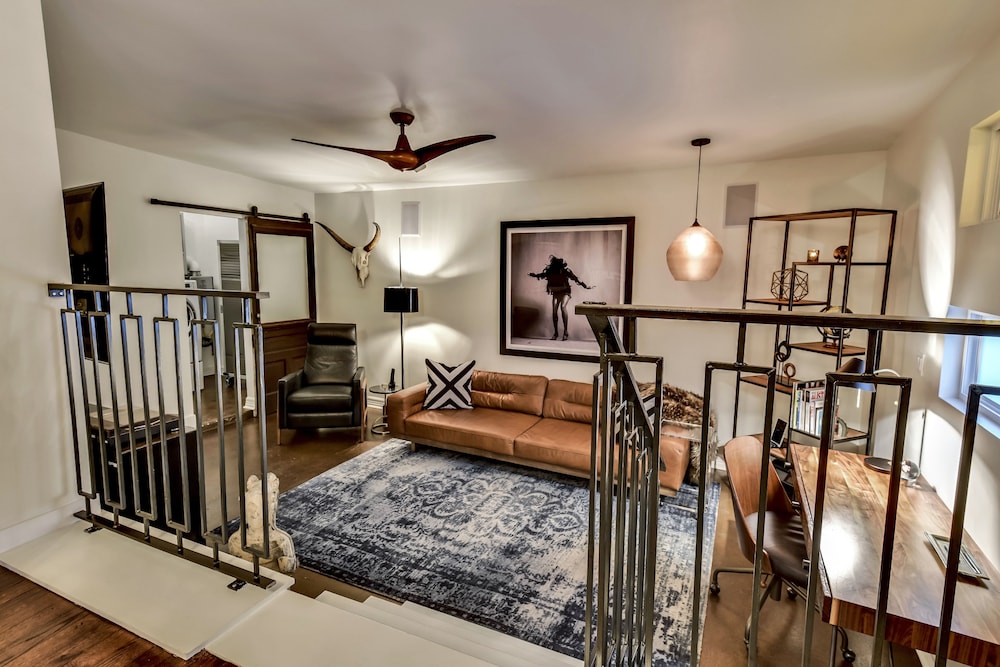 The Eastside Lodge Austin - Image 4