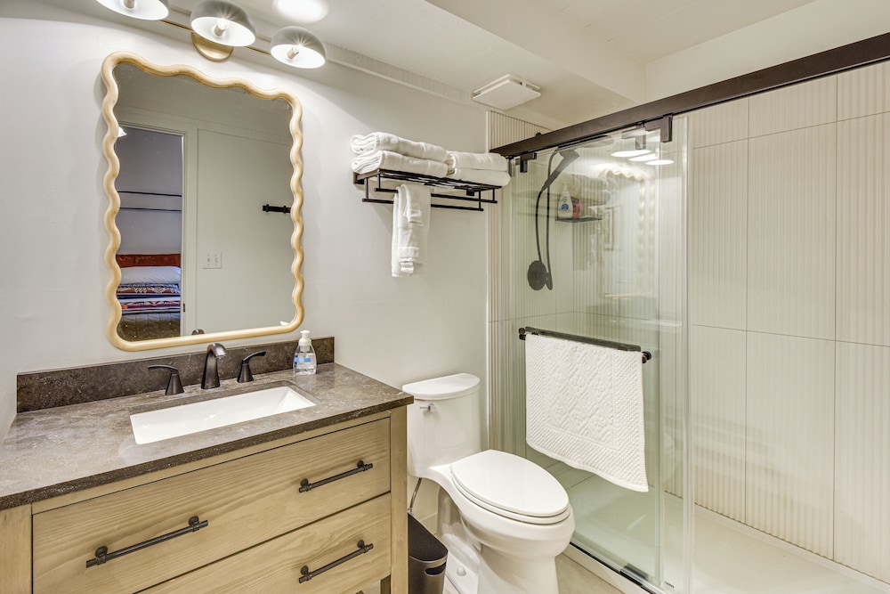 Newly Renovated: Pet-friendly Sapphire Retreat!