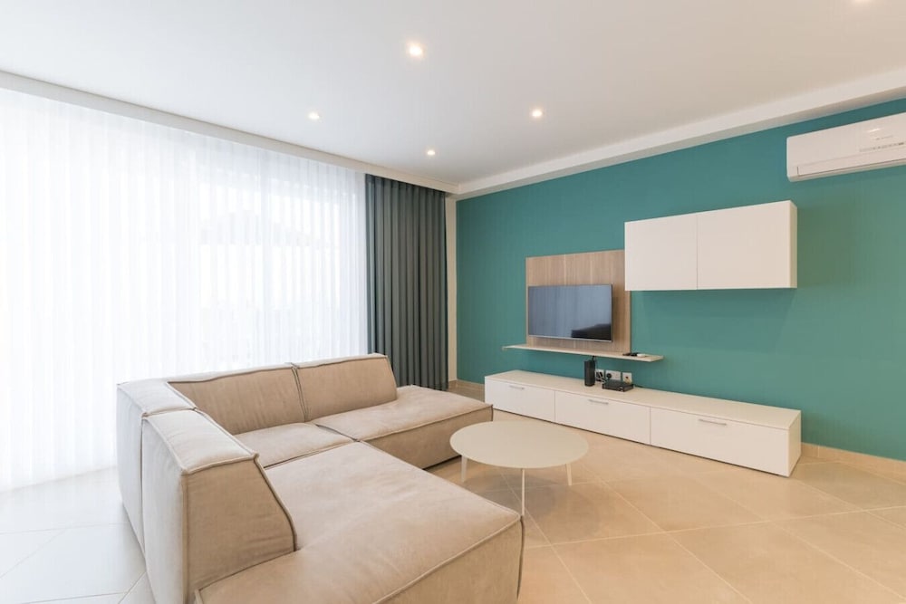 Property With Pool Access - Xaghra Near Marsalforn