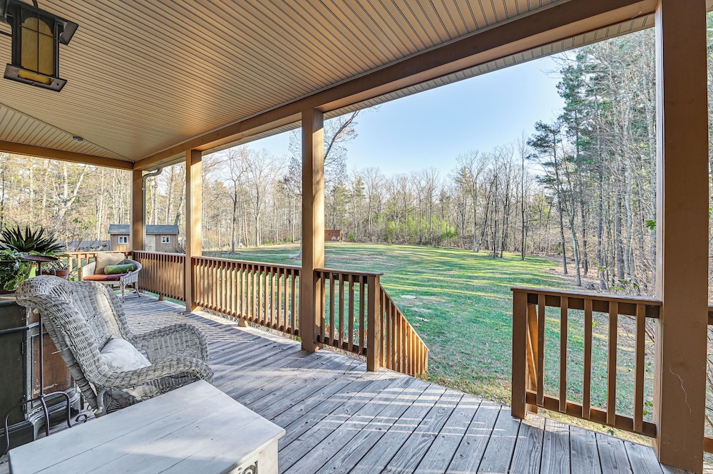 Fire Pits, Deck & Views: Catskills Home!