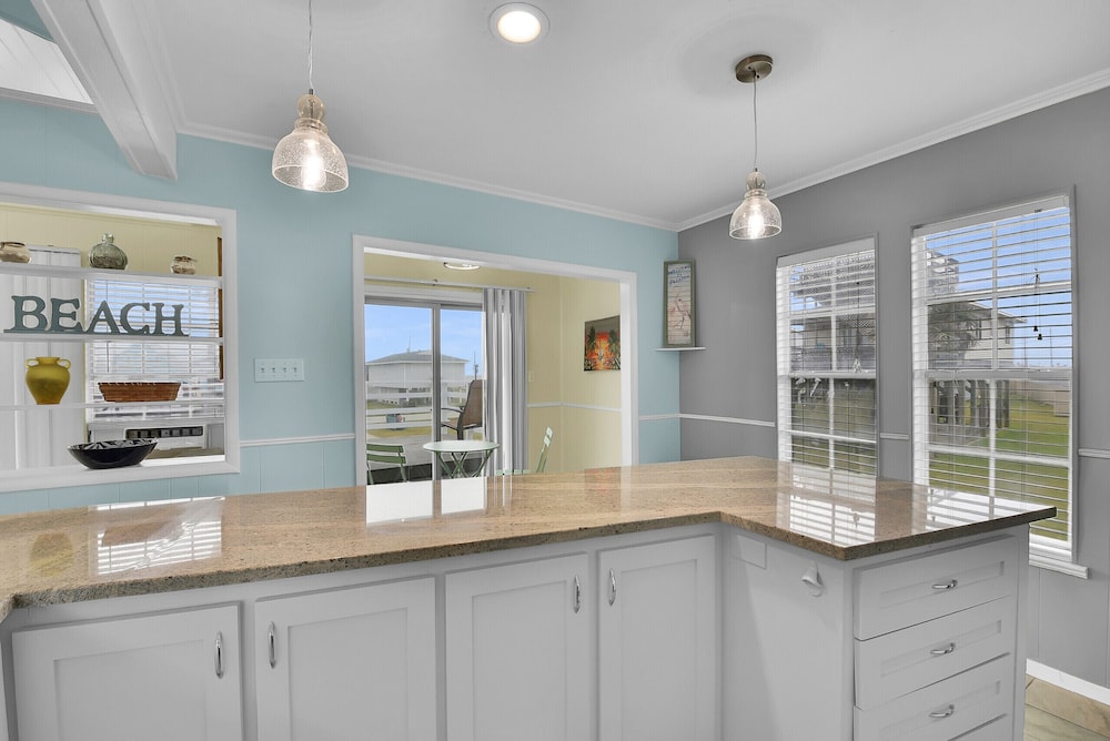 Wraparound Beach-view Deck: Jamaica Beach Home view 2