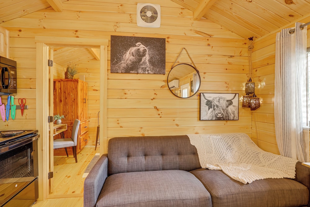 15 Mi to Blue Ridge: Forested Cabin w/ Decks!