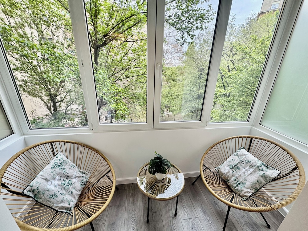 Metropole Apartments Romana Square