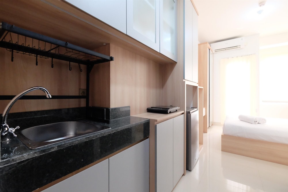 Enjoy Living And Cozy Studio Transpark Cibubur Apartment view 4