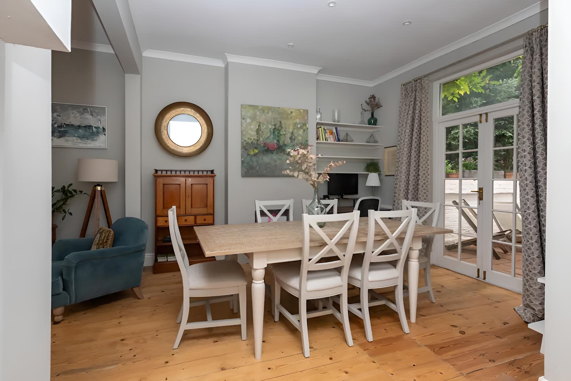 Vibrant 1BD Home With Outdoor Patio - Hammersmith!