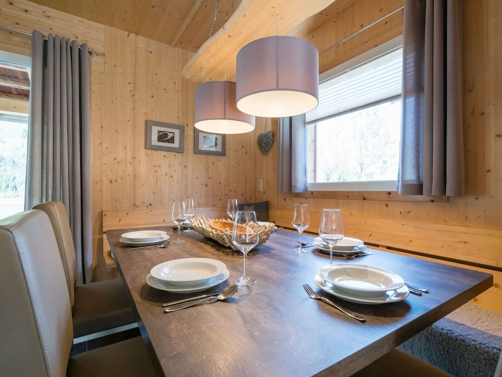 Spacious Chalet With hot tub