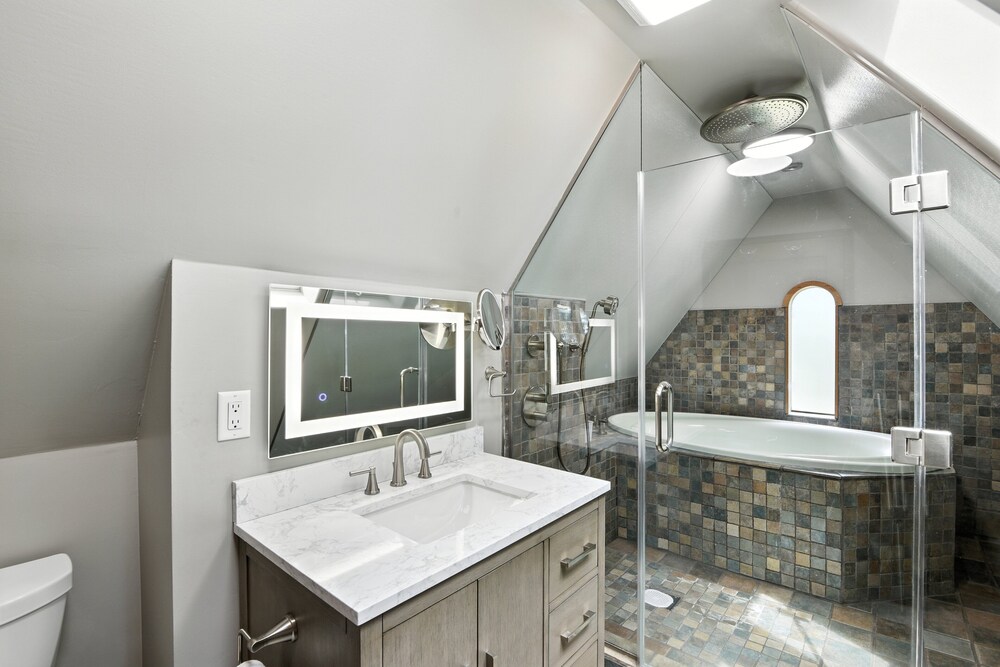 Charming Manville Heights Cottage Retreat 3 Bedroom Home