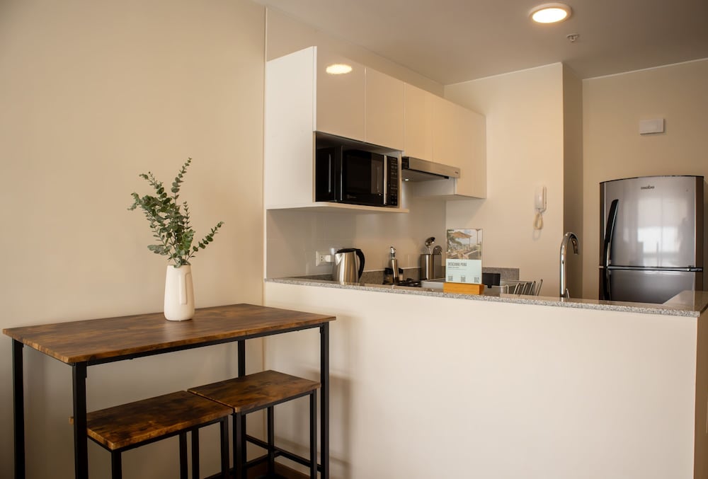 w Elegant 1BR Retreat in the Heart of San Isidro