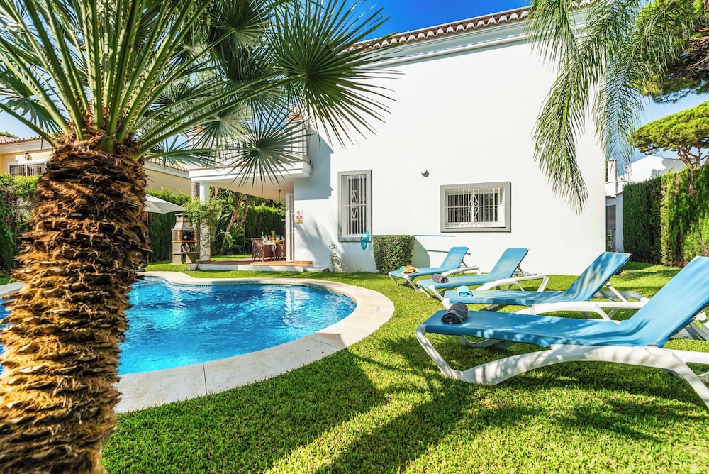 Villa Moongate