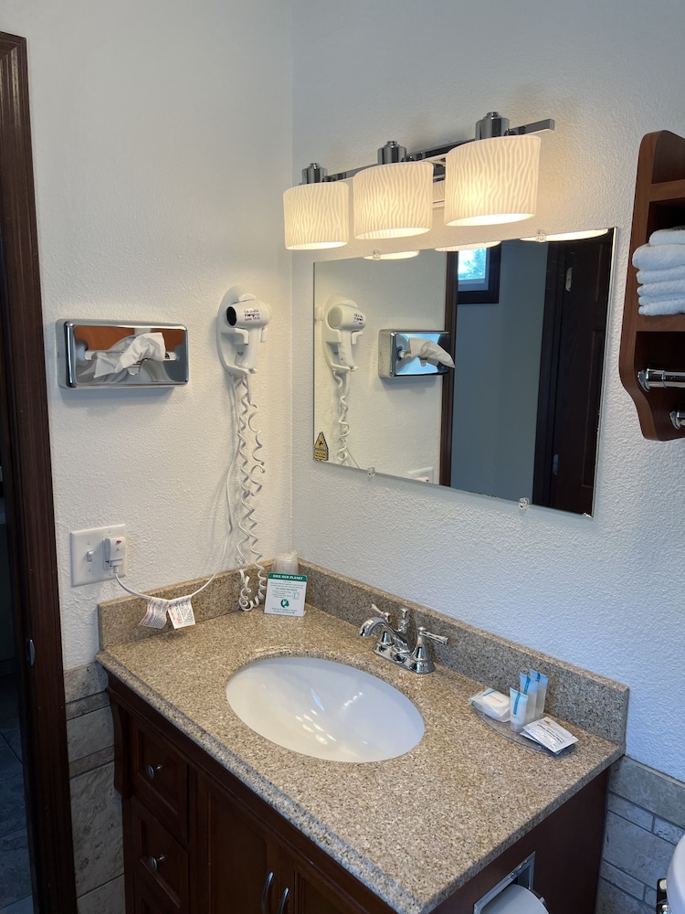 All Star Inn & Suites