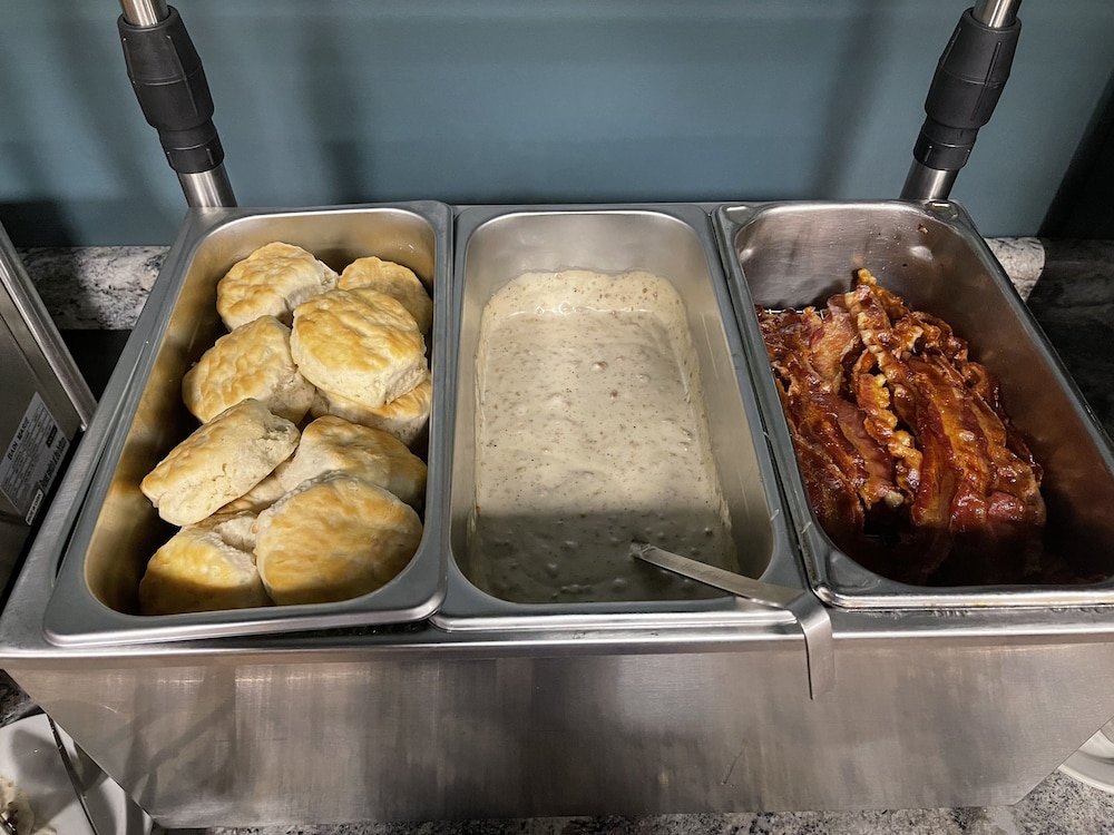 Bloomington Vacations - The Chateau Hotel and Conference Center - Property Image 11