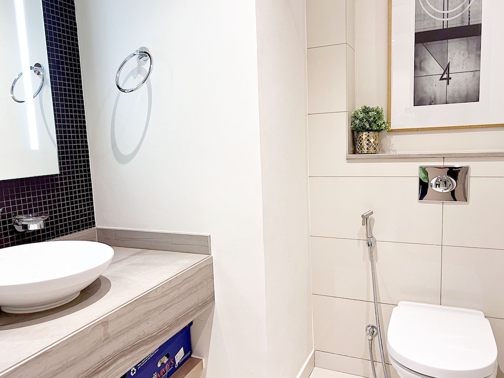 Cosmos Living 1 Bedroom Paramount Towers