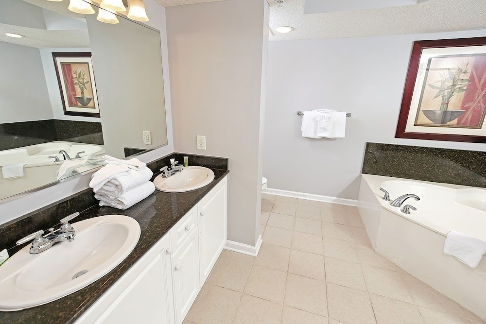 Yacht Club 2-404 4 Bedroom Condo