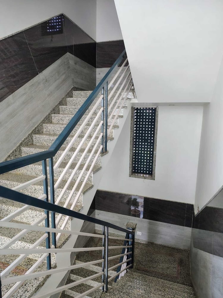 Baba Sundaram Hotel & Restaurant