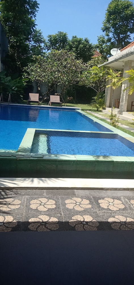 Kim Villa