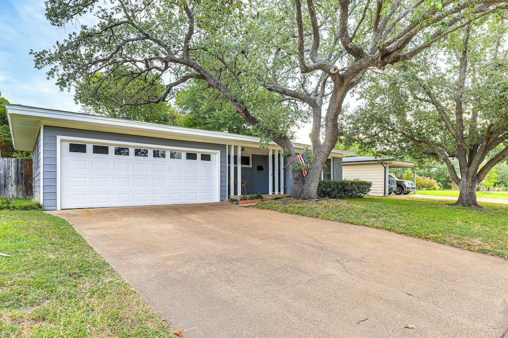 Ranch-style Home w/ Patio & Yard in Dallas Area