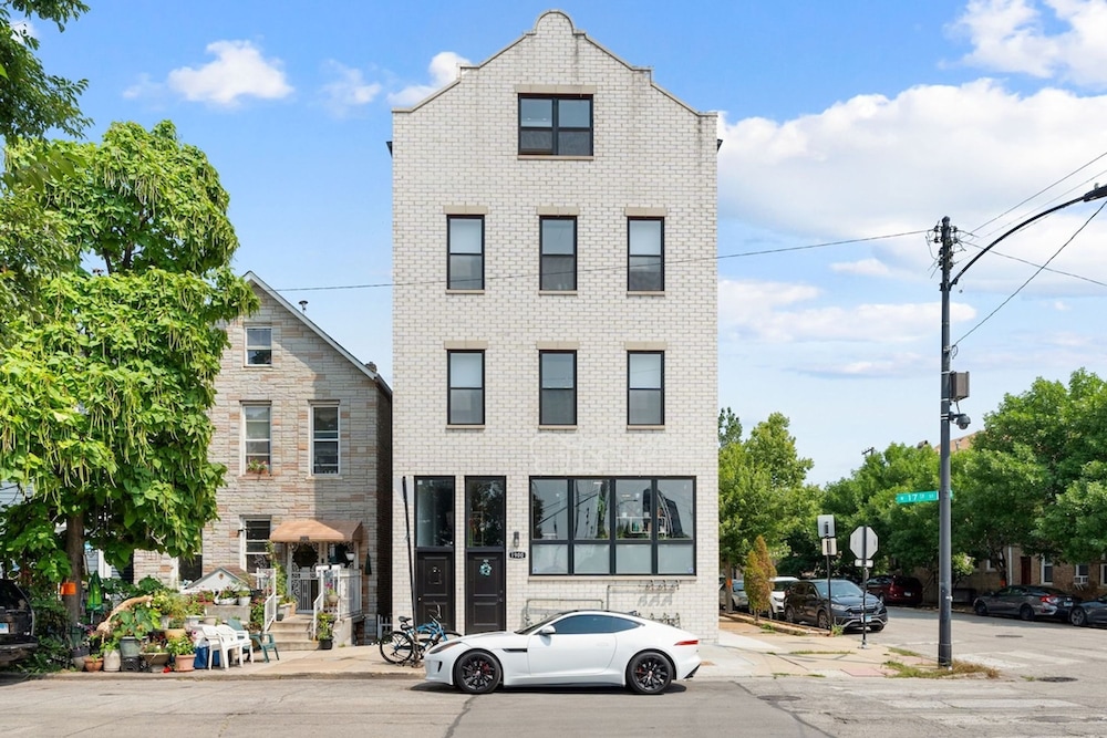 2 Bed 3 Bath Chicago Condo