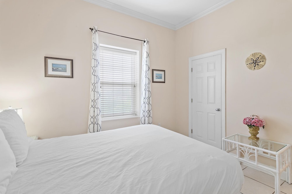 Pavilion Palms 205b