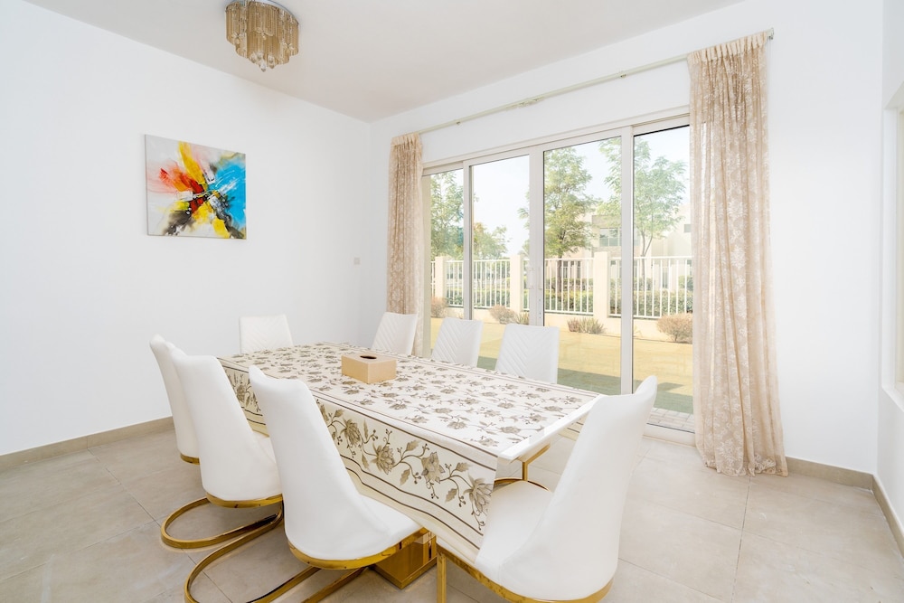 Luxury 5B Villa Private Garden in Ras Al Khaimah