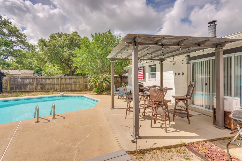 Swim, Golf & Relax: Family-friendly Pensacola Gem
