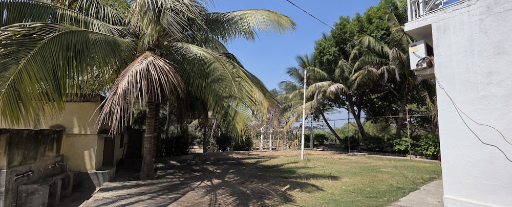 Hotel Manas