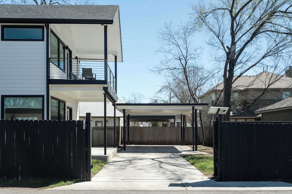 Upstay: Contemporary 2BR Retreat w Patio & BBQ