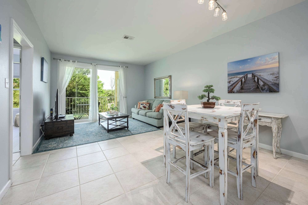 Sunshine & Whiskey Condo for 6 With Resort Amenities Near Grand Boulevard
