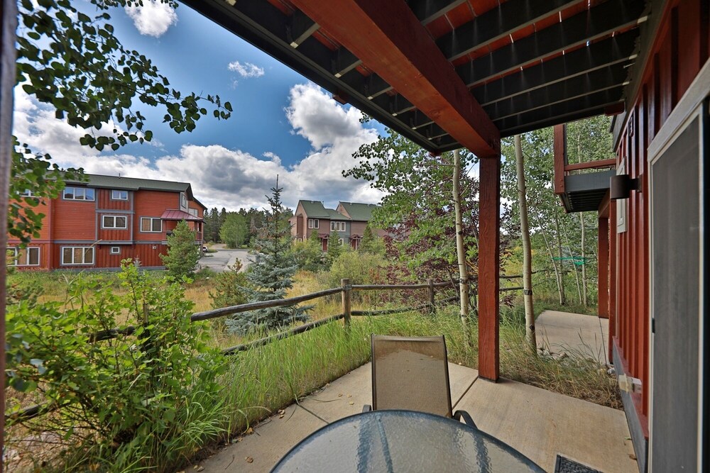Winterstar Townhome 3 Bedroom Townhouse by RedAwning