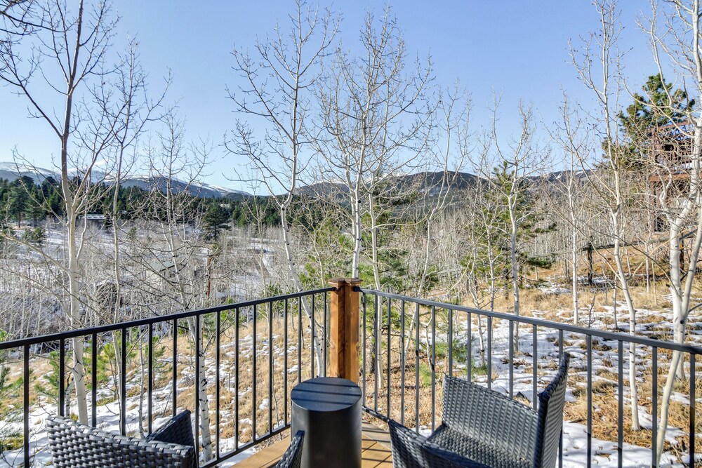 Mtn-view Haven w/ Hot Tub: 9 Mi to Dtwn Bailey