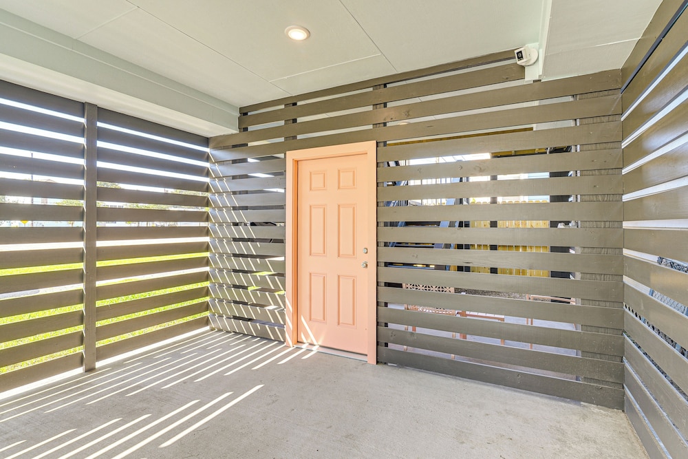1 Mi to Galveston Beach, Seawall: New Tiny Home!