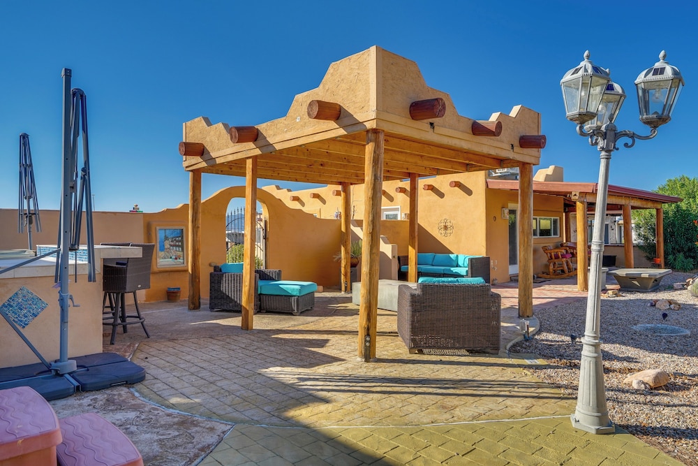 55-plus Desert Oasis in Benson w/ Mountain Views