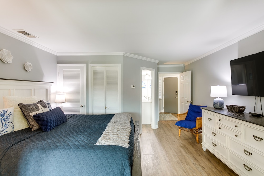 4 Mi to Beach: St Simons Island Golf Course Condo view 3