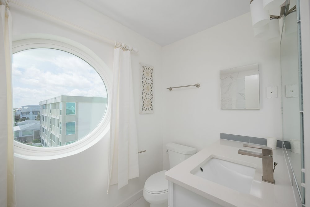 Surfside Six F, photo 13
