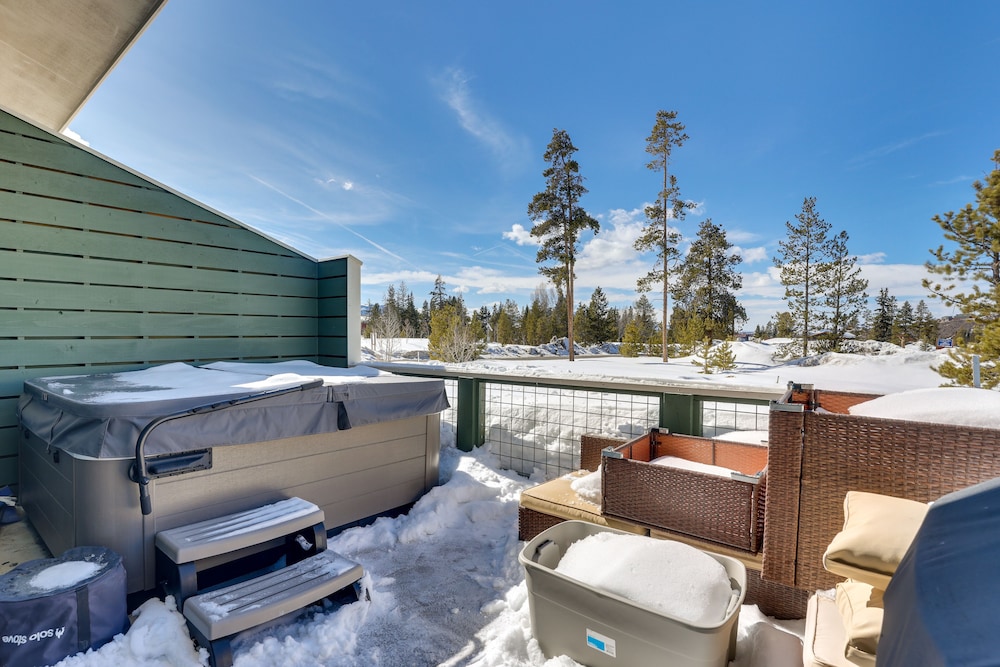 Fraser Vacation Rental - Shuttle to Winter Park!