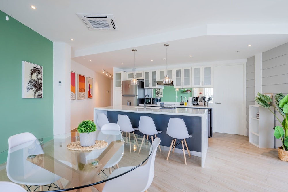 w Fantastic 1BR w Modern Balcony in Panama