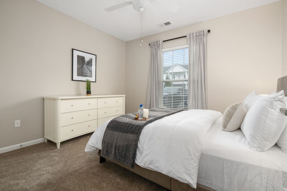 Ground Floor 2BR w Lux Amenities At Albany Glen