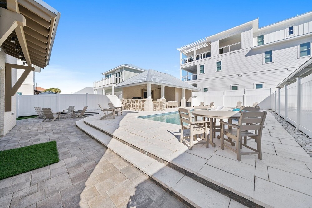 Pink Tequila Sunrise 7 Bedroom Home