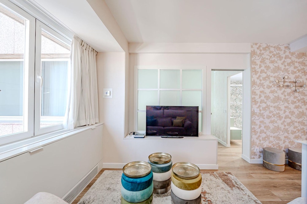 Colon 904 in Madrid With 1 Bedrooms and 1 Bathrooms