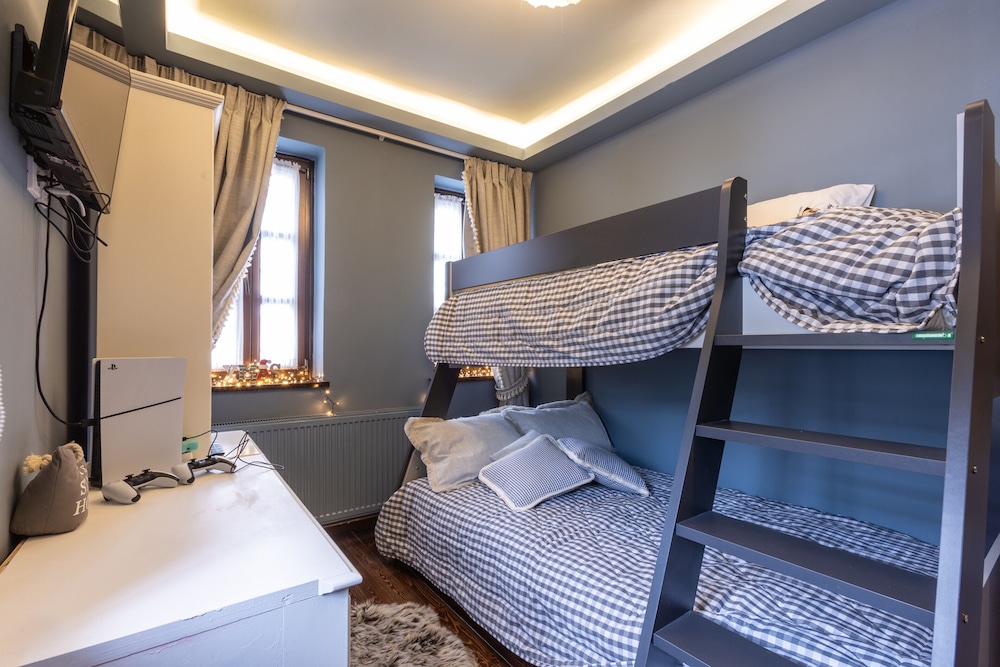 Rock Dandy La Maison De L’Ours | Top Fireplace Retreat