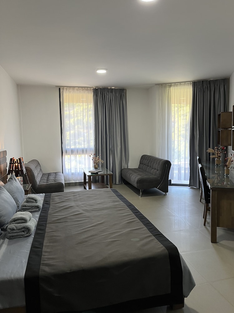 Grey Escape Apartements view 4