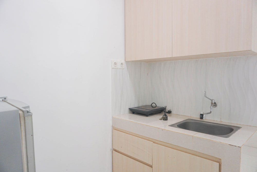Cozy Living 1BR at Sentul Tower Apartment