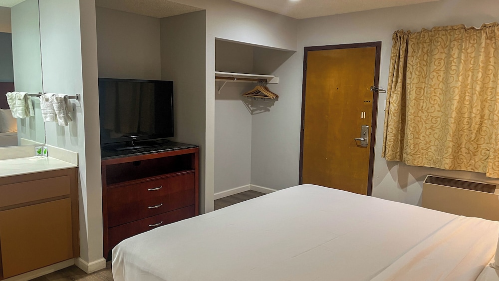 STUDIO 6 Victorville Green Tree Blvd