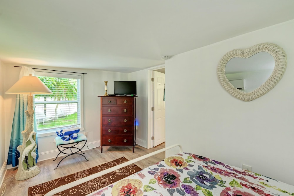 AMI Lighthouse Cottage-one Minute Walk To The Beach-keyless Locks