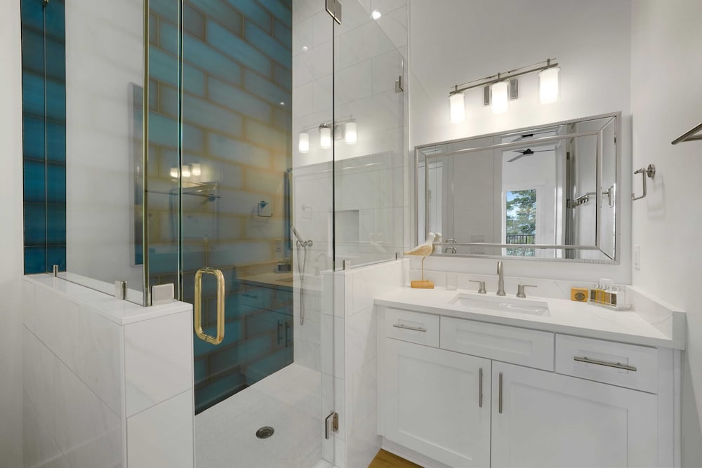7 Bedroom Serentiy Sands Cottage with Heated Pool and Spa