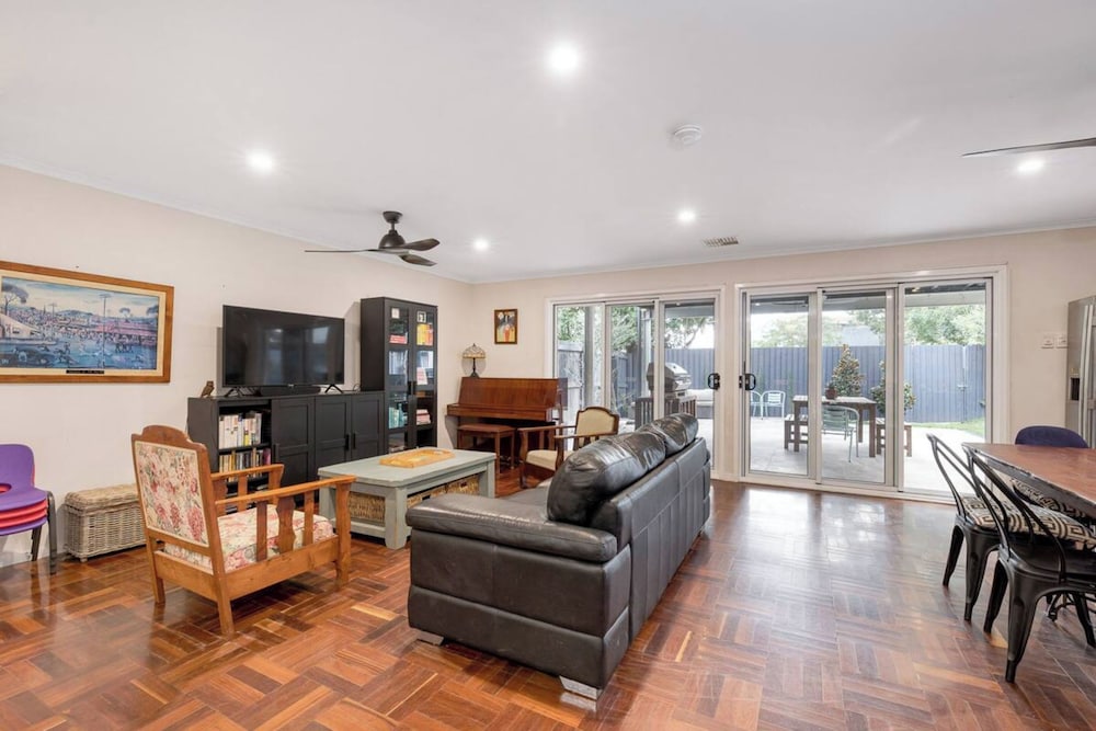 Gorgeous & Family Friendly 4 Bedroom Home